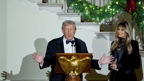 Captan la mano de Donald Trump cubierta con maquillaje y desata preocupación por su salud | VIDEO Captan la mano de Donald Trump cubierta con maquillaje y desata preocupación por su salud | VIDEO