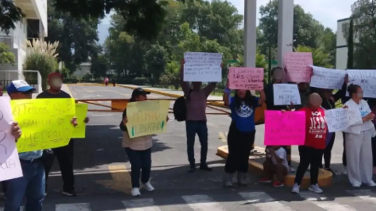 Bloqueo vial por marcha en CDMX. Foto: X (@OVIALCDMX)