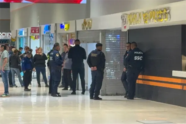 Investigan robo a joyería dentro de plaza comercial en Gustavo A. Madero, CDMX Investigan robo a joyería dentro de plaza comercial en Gustavo A. Madero, CDMX