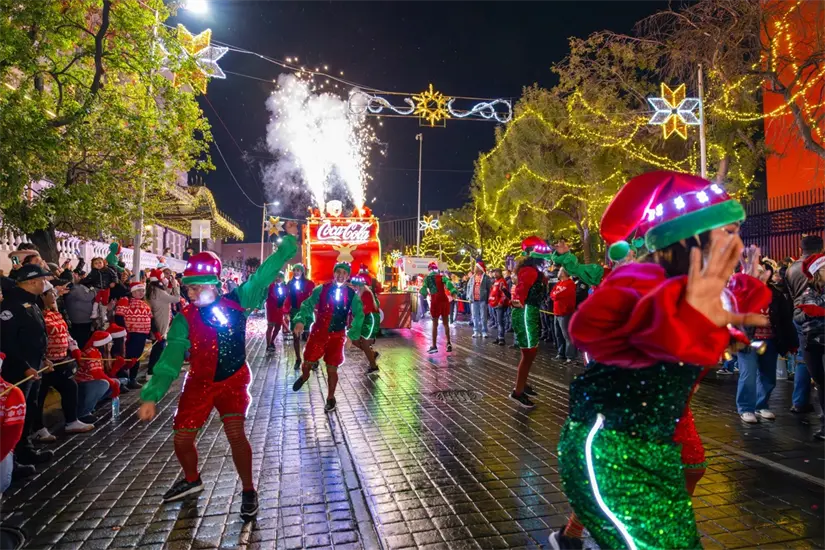 imagen recuadro Las familias regiomontanas disfrutaron de la Caravana Coca-Cola 2025 de Arca Continental el pasado 10 de diciembre de 2025. Foto: Facebook Arca Continental
