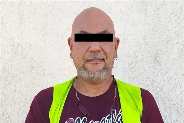 Detienen a hombre con carabina en el centro de Monterrey Detienen a hombre con carabina en el centro de Monterrey