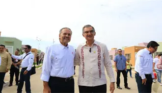 Infonavit entrega viviendas del bienestar a familias de Tamaulipas