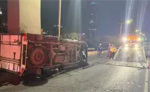 Volcadura con lesionados provoca caos vial en Morones Prieto Volcadura con lesionados provoca caos vial en Morones Prieto