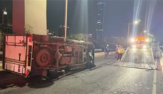 Volcadura con lesionados provoca caos vial en Morones Prieto