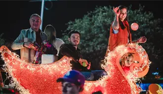 Gobierno de Nuevo León realiza Desfile Navideño con gran asistencia en Guadalupe