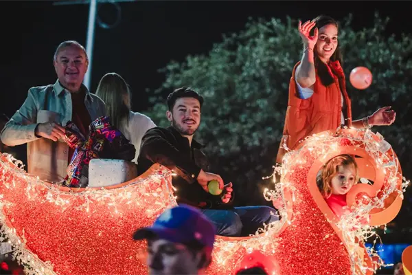 Gobierno de Nuevo León realiza Desfile Navideño con gran asistencia en Guadalupe Gobierno de Nuevo León realiza Desfile Navideño con gran asistencia en Guadalupe