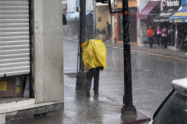 Aumenta la presencia de lluvias y vientos fuertes este domingo 14 de diciembre en Yucatán Aumenta la presencia de lluvias y vientos fuertes este domingo 14 de diciembre en Yucatán