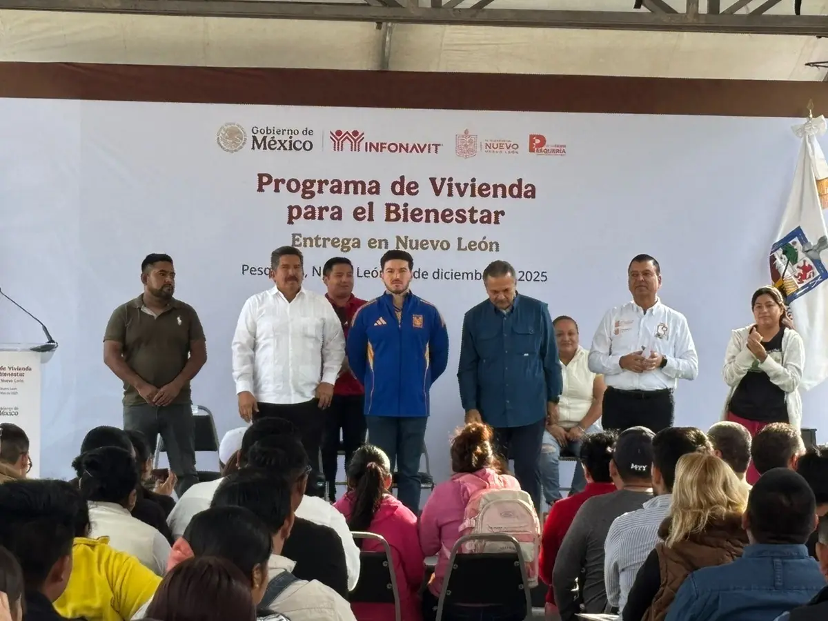 El gobernador de Nuevo León, Samuel García Sepúlveda, durante el evento de entrega de escrituras del programa Vivienda del Bienestar en el municipio de Pesquería. Foto: Vianney Carrera