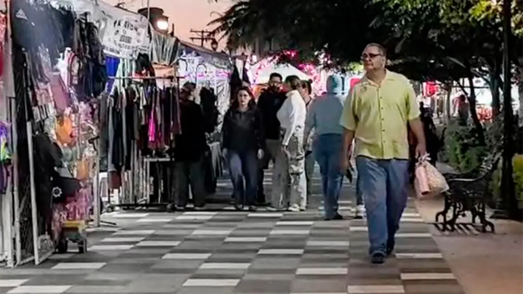Tianguis Navide&ntilde;o 2025 impulsa ventas y afluencia en el centro de La Paz