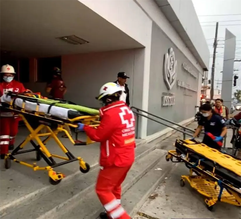 imagen recuadro Evacúan a 8 pacientes de ISSSTE Matamoros por falta de energía eléctrica. FOTO | Radio Frontera