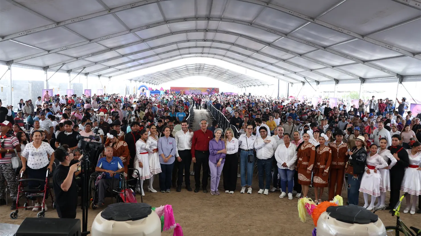 Américo Villarreal y María de Villarreal llevan Brigada Navideña Transformando Familias