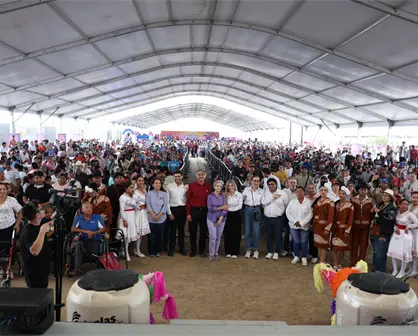 Américo Villarreal y María de Villarreal llevan Brigada Navideña a comunidades rurales de Matamoros