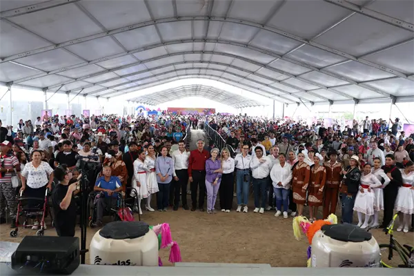 Am&eacute;rico Villarreal  y Mar&iacute;a de Villarreal llevan Brigada Navide&ntilde;a a comunidades rurales de Matamoros