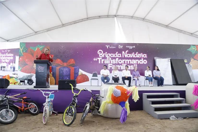 imagen recuadro Américo Villarreal y María de Villarreal llevan Brigada Navideña Transformando Familias. FOTO | DIF Tamaulipas