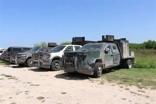 Aseguran tres "monstruos" blindados y armamento en operativo federal en Tamaulipas Aseguran tres "monstruos" blindados y armamento en operativo federal en Tamaulipas