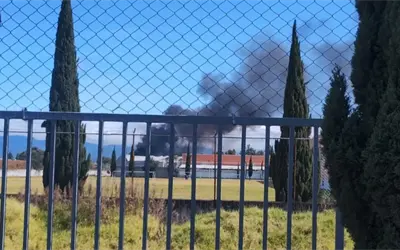 Avioneta se desploma y se incendia en el Aeropuerto Internacional de Toluca