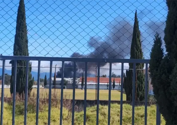 Avioneta se desploma y se incendia en el Aeropuerto Internacional de Toluca