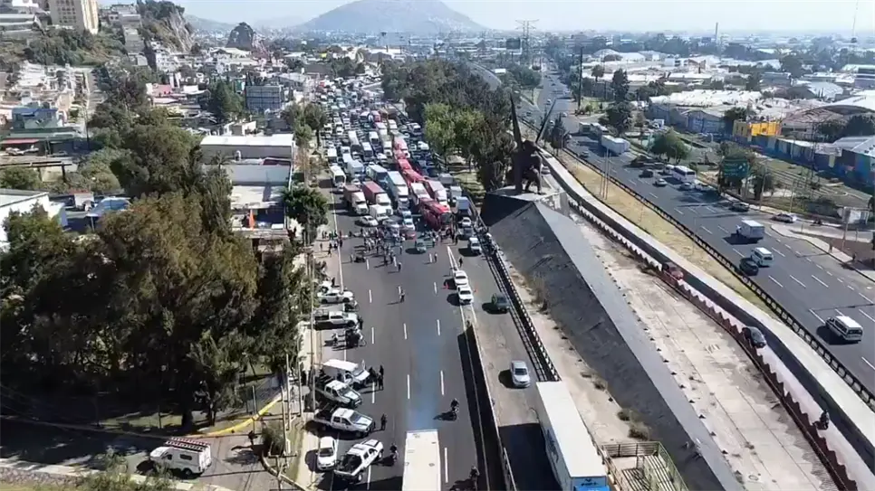 Transportistas del Edomex amenazan con paralizar carreteras en Navidad y esto es lo que exigen Transportistas del Edomex amenazan con paralizar carreteras en Navidad y esto es lo que exigen