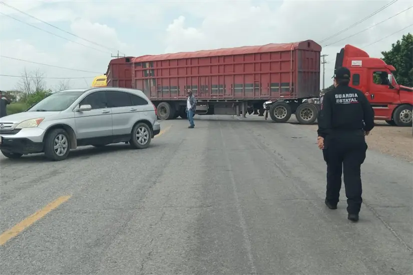 Organizaciones de productores y transportistas amagaron con nuevos cierres carreteros si las negociaciones con autoridades no avanzan a nivel federal. Imagen ilustrativa: Carlos García