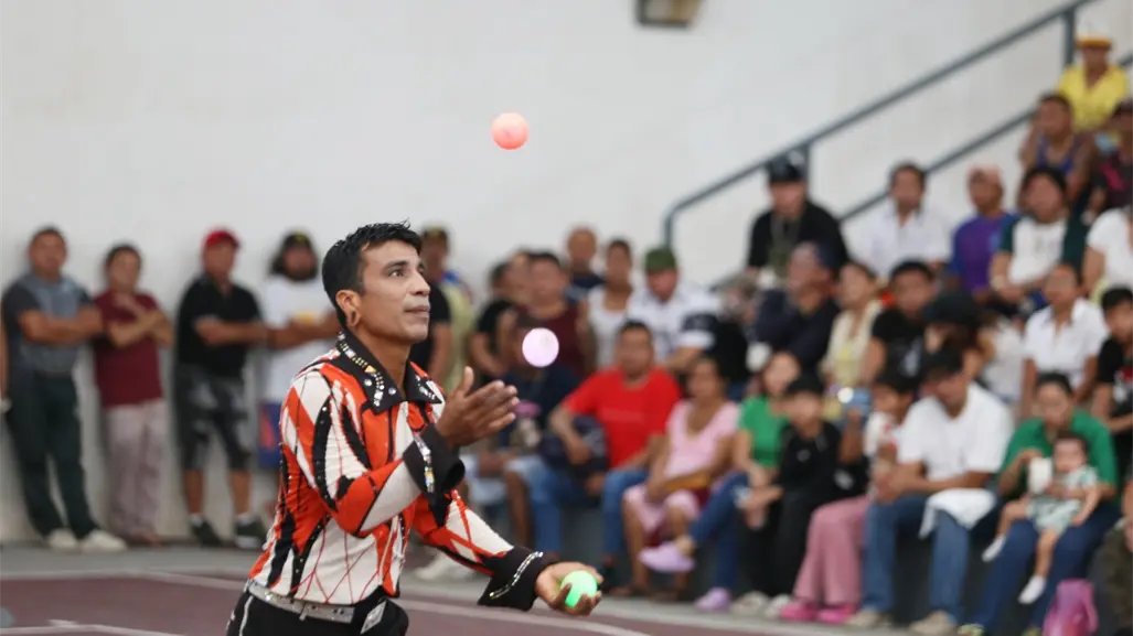 Compañía Daniel Atayde ofrece función de circo en el Cereso de Mérida