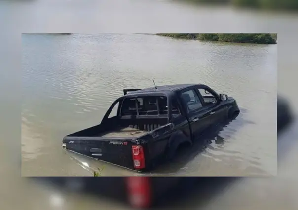 Desafortunado domingo: camioneta termina en la ci&eacute;nega de Chuburn&aacute; Puerto