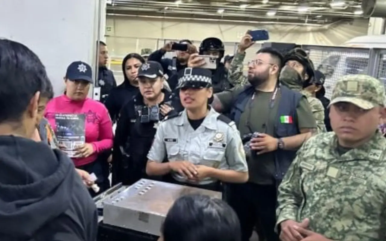 Elementos del Ejército Mexicano y la Guardia Nacional realizan operativos diarios en el oriente del Edomex para combatir la extorsión, el cobro de piso y otros delitos. Foto: X/ @aGnt3Just_GN (Canva)