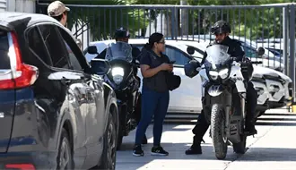 Comando armado realiza robo con violencia en agencia automotriz de Cancún