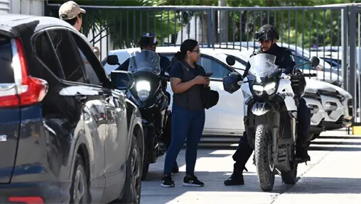 Comando armado realiza robo con violencia en agencia automotriz de Canc&uacute;n