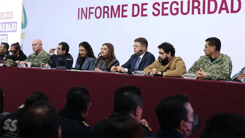 imagen recuadro Jefa de Gobierno Clara Brugada y gabinete informando sobre la baja de delitos. Foto: Gobierno CDMX