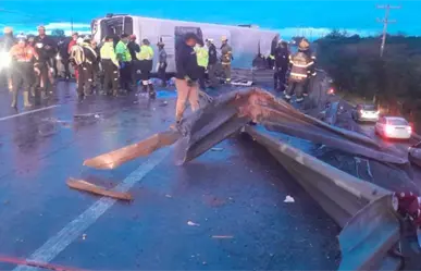 VIDEO l Captan volcadura de camión que dejó 8 fallecidos en Carretera Miguel Alemán