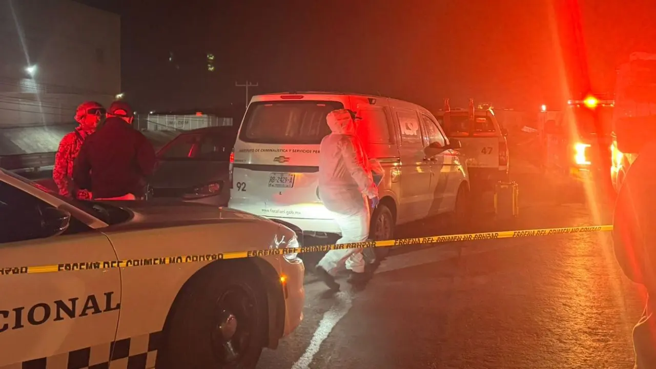 Autoridades mantienen la coordinación tras la volcadura del camión en Miguel Alemán Foto: Martín González