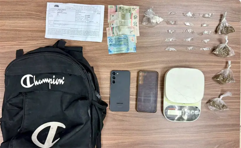 imagen recuadro Entre lo incautado había dosis de cristal, marihuana, cocaína y un teléfono celular. Foto: Policía de Guadalupe.