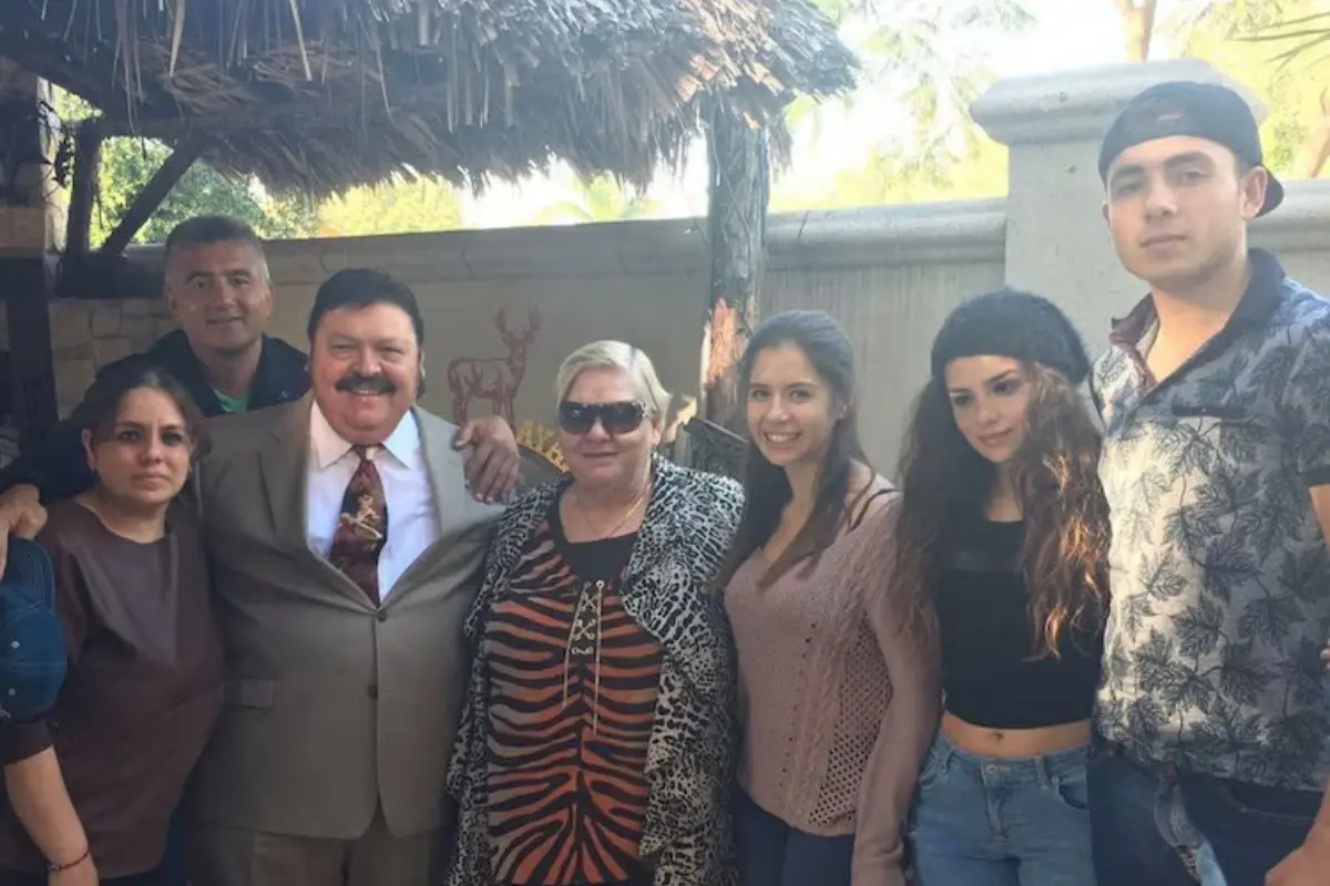 Paquita la del Barrio, dejó un legado que trasciende los bienes materiales y permanece vivo en su música y en el cariño de su público (Foto: IG @marthaelenamartinezviveros / Canva)