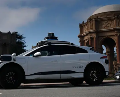 Mujer da a luz dentro de un robotaxi Waymo camino al hospital en San Francisco
