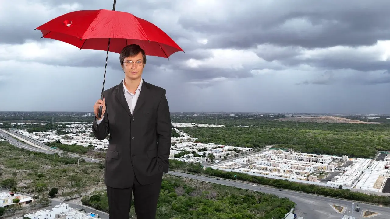 Al fondo, aspecto del ambiente nublado que prevalece en una zona de Mérida.- Fuente Meteorología Yucatán y Canva