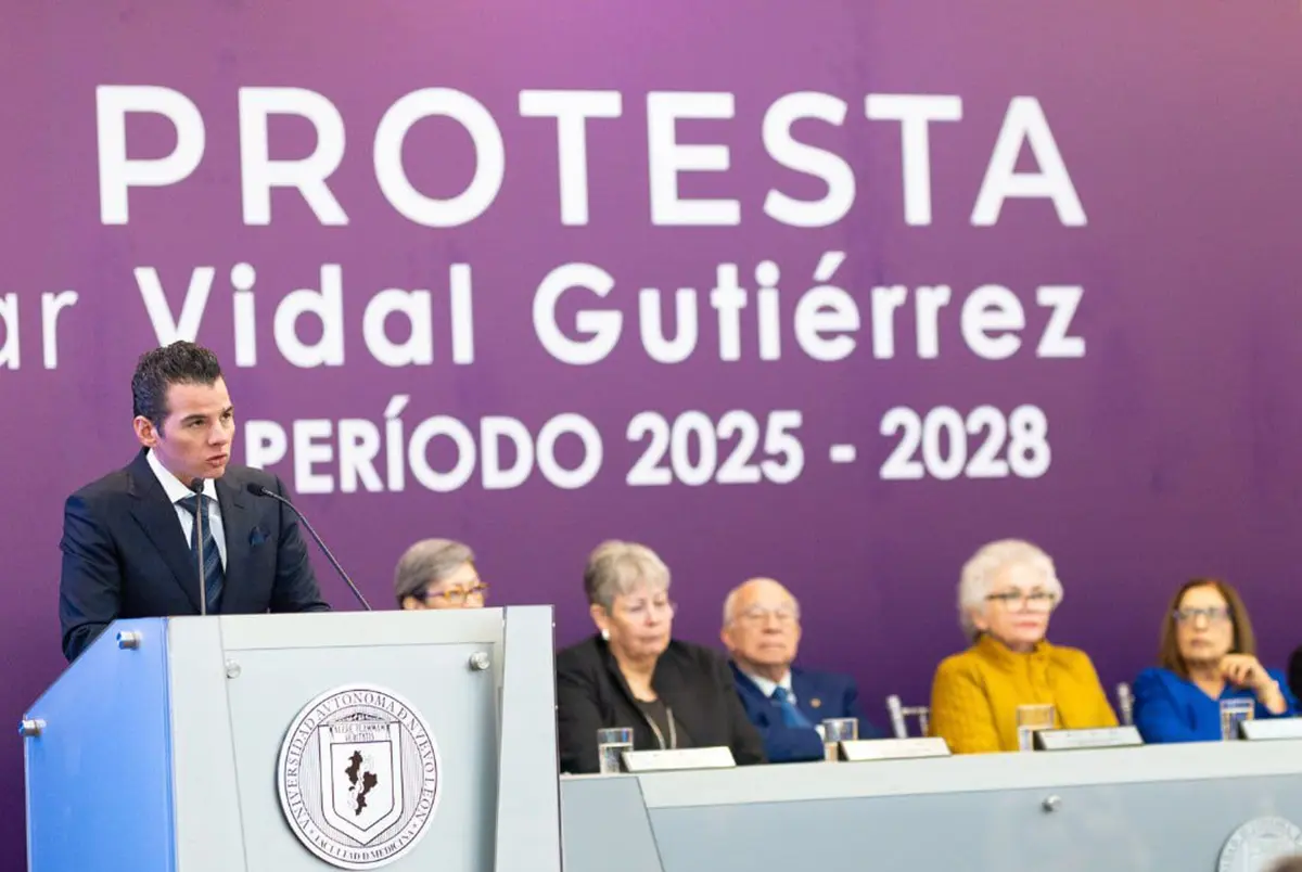 El secretario General de Gobierno de Nuevo León, Miguel Ángel Flores Serna, destacó el liderazgo del Dr. Óscar Vidal Gutiérrez, para que el Estado sea referente en salud. Foto: Miguel Ángel Flores