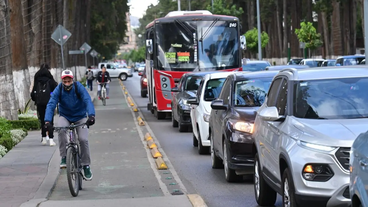 Automovilistas circulando por calles del Edomex. Foto: X (@SEMOV_Edomex)