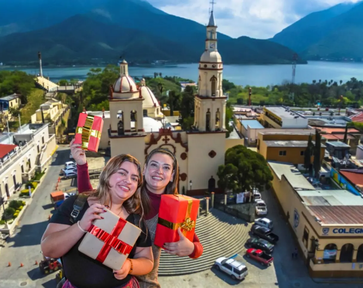 La Navidad 2025 en Nuevo León promete ser una experiencia mágica para quienes buscan disfrutar de las fiestas decembrinas. Foto: Canva.