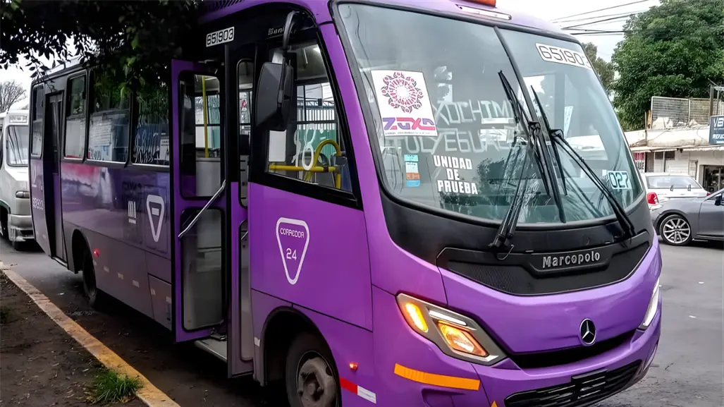 Dos mujeres terminan detenidas en CDMX tras supuesta pelea por un asiento del microbús