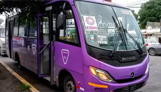 Dos mujeres terminan detenidas en CDMX tras supuesta pelea por un asiento del microbús