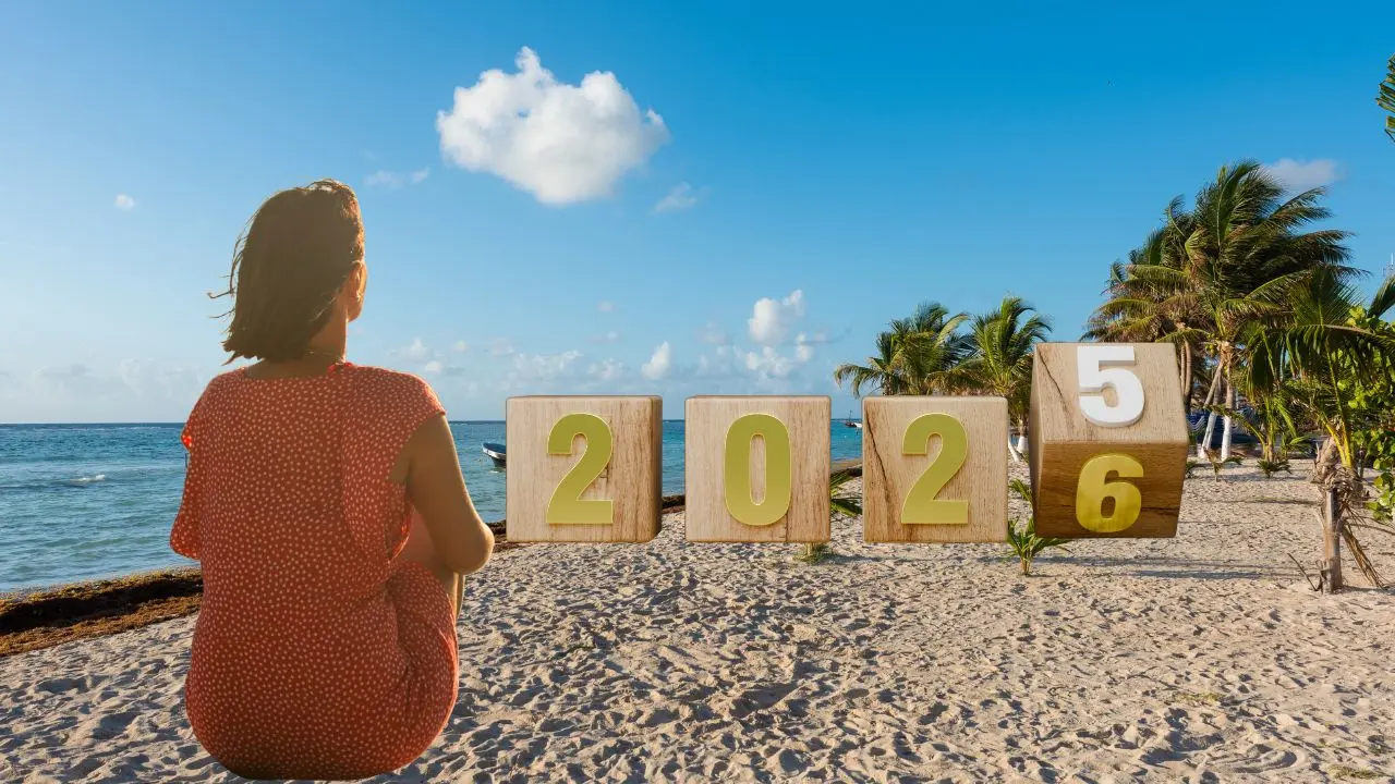 Al fondo una de las playas de Quintana Roo que son ideales para encontrar paz y reflexionar sobre lo ocurrido en el año que acaba.- Fuente Canva
