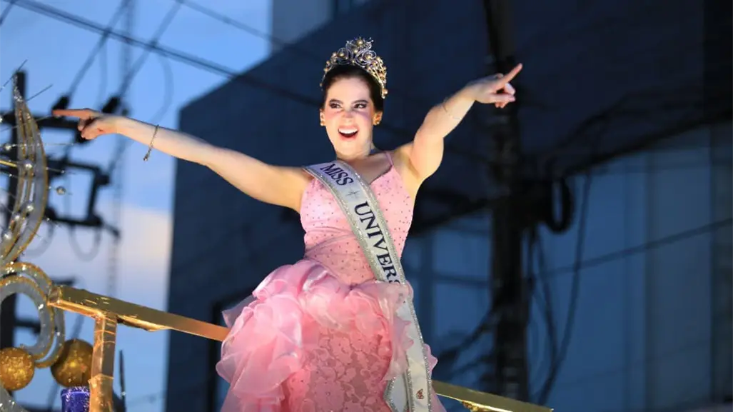 Miles de personas asisten a desfile triunfal de Fátima Bosch en Villahermosa, Tabasco