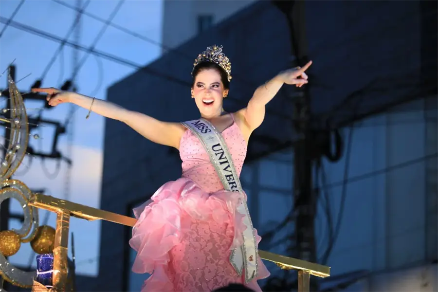 Miles de personas asisten a desfile triunfal de Fátima Bosch en Villahermosa, Tabasco