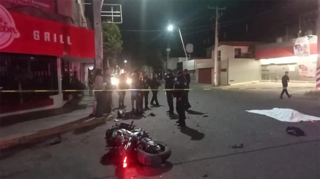 Muere motociclista en céntrico crucero de Durango al chocar con un Passat