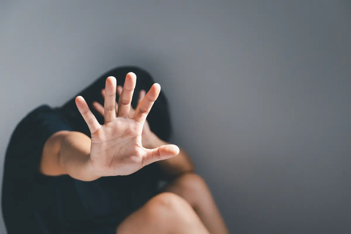 La PGJE da a conocer varios casos de violencia familiar; aquí se consignan sólo 3 en las últimas 24 horas. Foto Ilustrativa: Canva.