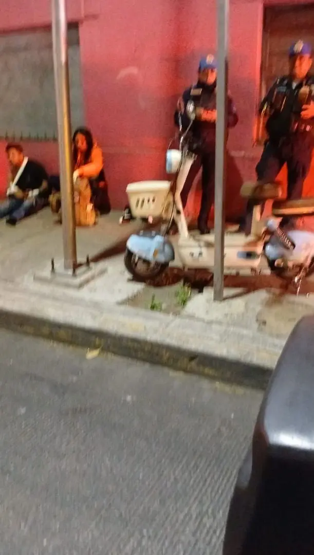 Elementos de la SSC en la zona del choque de moto contra pipa de gas en CDMX. Foto: Luis Antonio Alfaro 