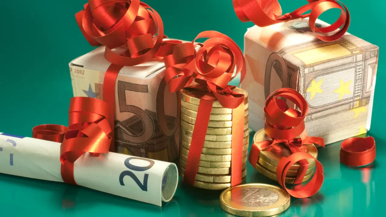 El aguinaldo es un derecho establecido en la Ley Federal del Trabajo. Foto: Canva