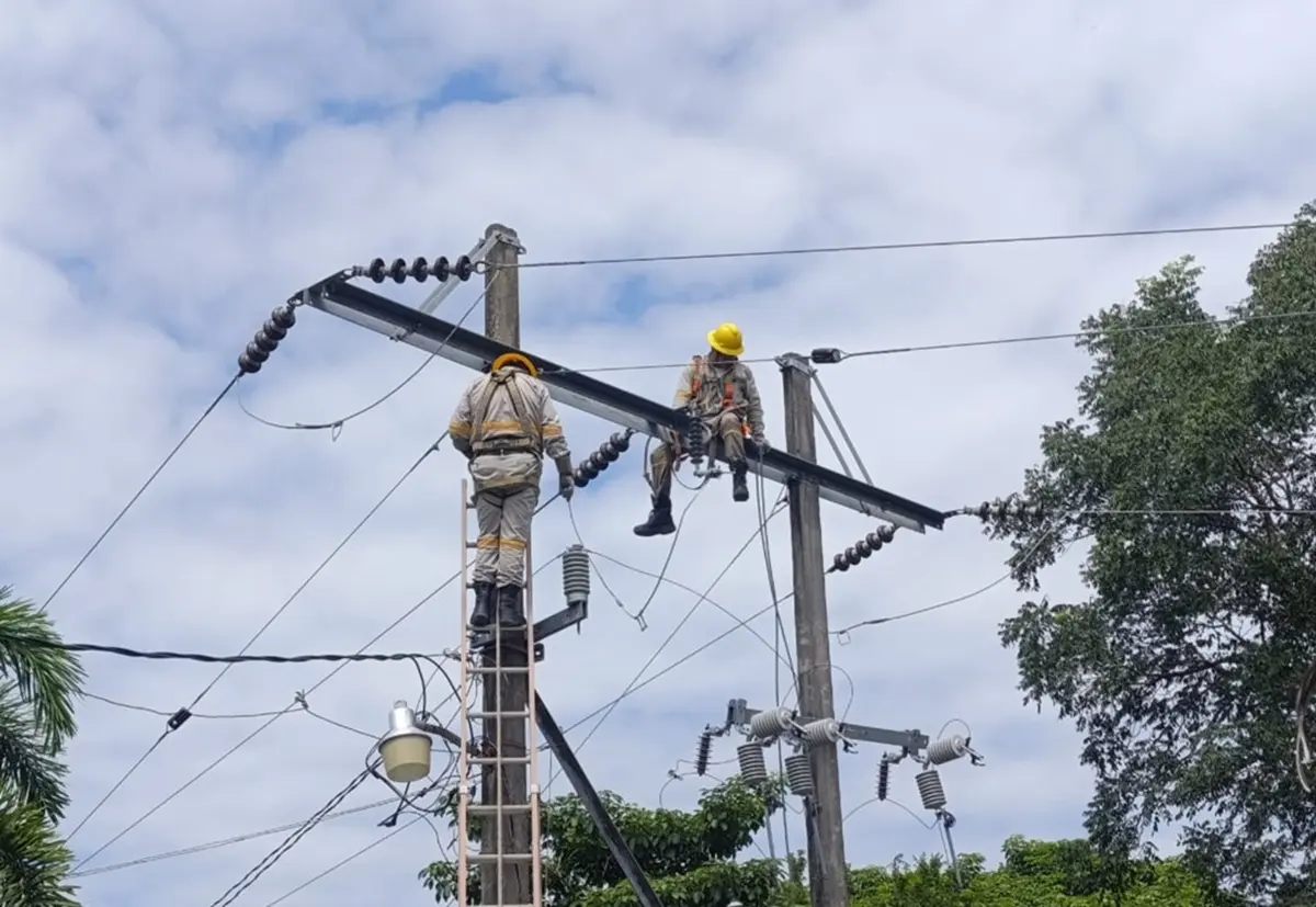 La Comisión Federal de Electricidad (CFE) realizará labores de mantenimiento en la red eléctrica en la colonia Las Misiones, del municipio de Santiago, Nuevo León, el próximo 17 de diciembre de 2025 a partir de las 9:00 horas, por lo que suspenderá el servicio de luz de manera temporal. Foto: Facebook CFE Nacional