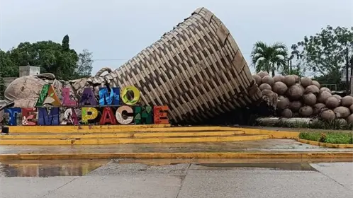 Cae monumento al Colotero en Álamo, Veracruz Cae monumento al Colotero en Álamo, Veracruz