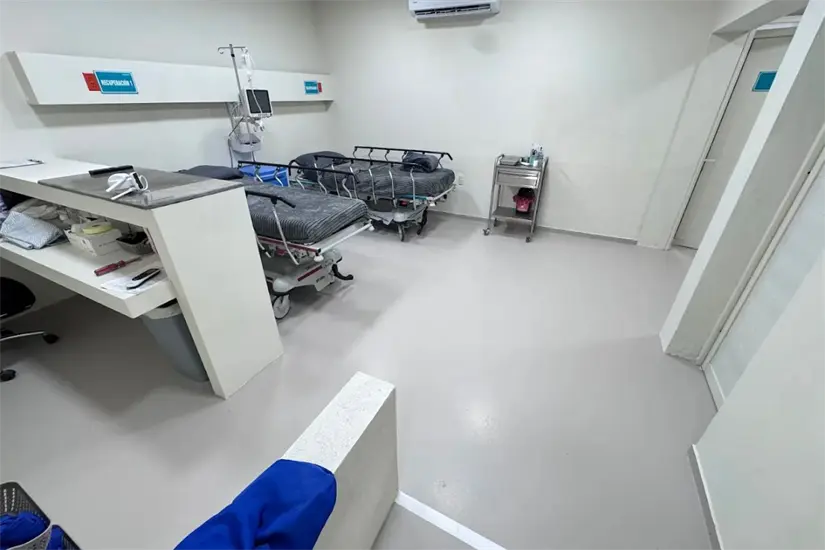 Las cirugías plásticas en adolescentes en Tamaulipas han encendido una alerta entre médicos y autoridades. Foto: Carlos García